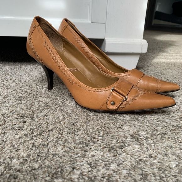 Tahari Heels - Picture 6 of 8